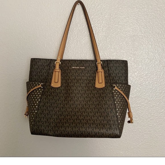 Michael Kors Signature Voyager East West Tote - Picture 3 of 6